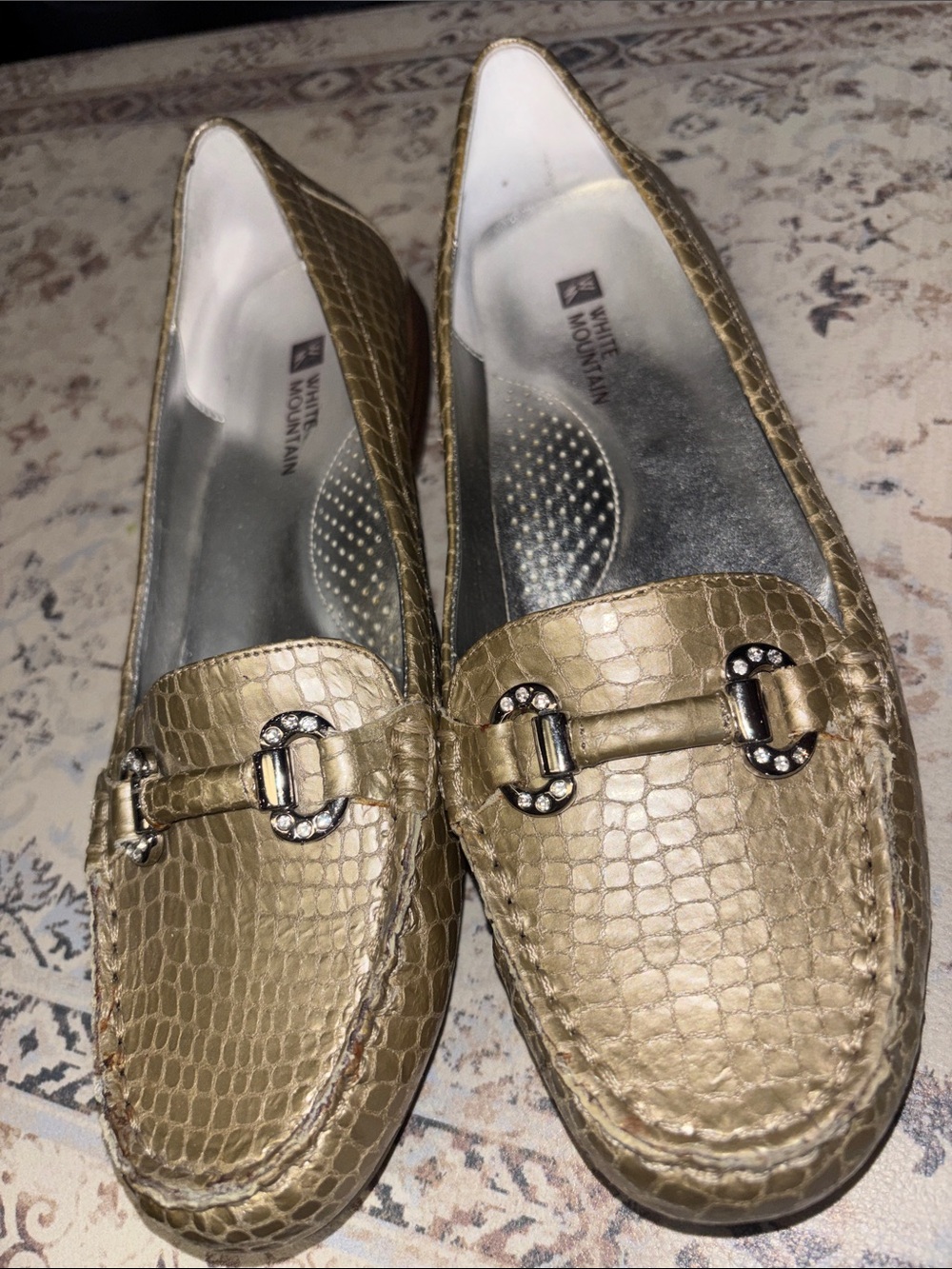 White Mountain Leather Moccasin Gold Horse Bit Loafers Flats Women’s Sz 8